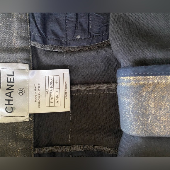 Vintage CHANEL gray w/ gold metallic denim skirt (w/ spandex). Gold hardware. - Picture 9 of 9